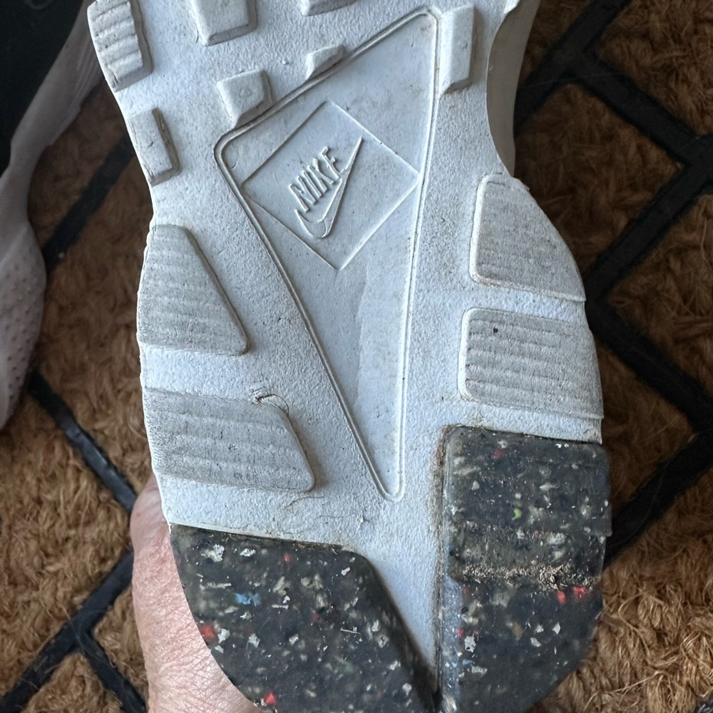 Nike kids Huarche Run sneakers, size US 3.5Y/EU 35.5 - Picture 9 of 15